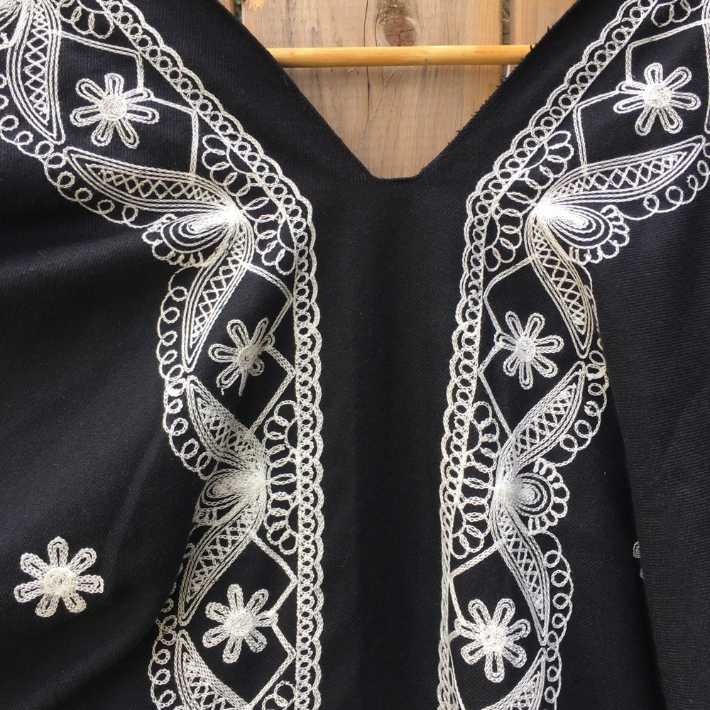Memories brand Wrap |Black and white | NWT